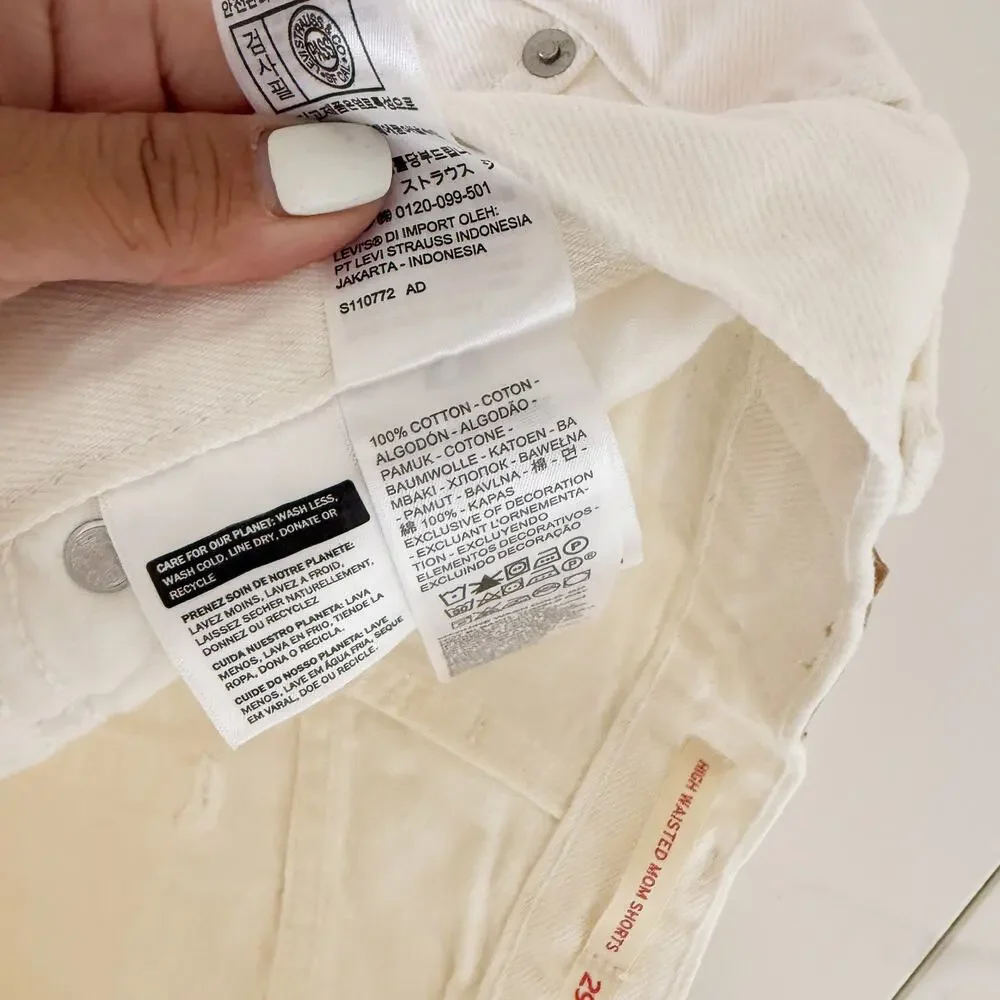 Levi's High Waisted Mom Shorts White Denim A1965 - 29 29W